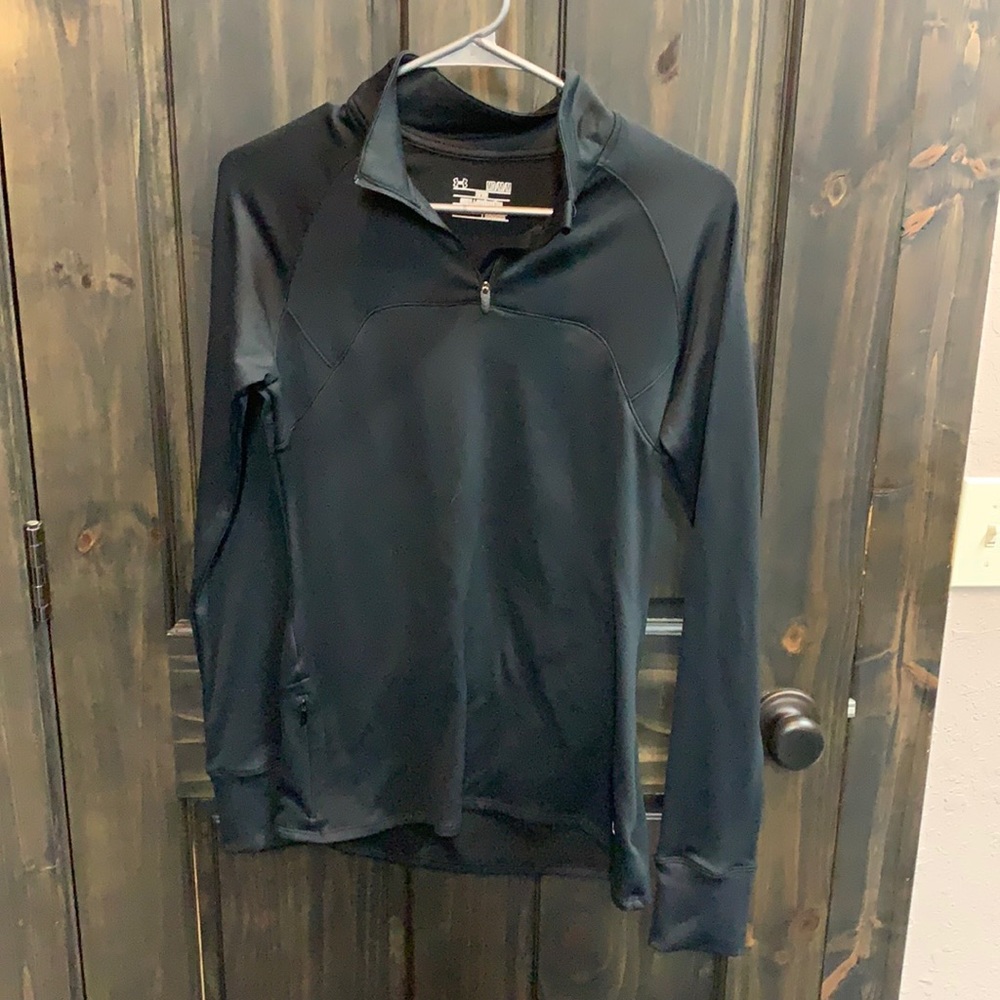 Under Amour all season gear fitted top, size M
